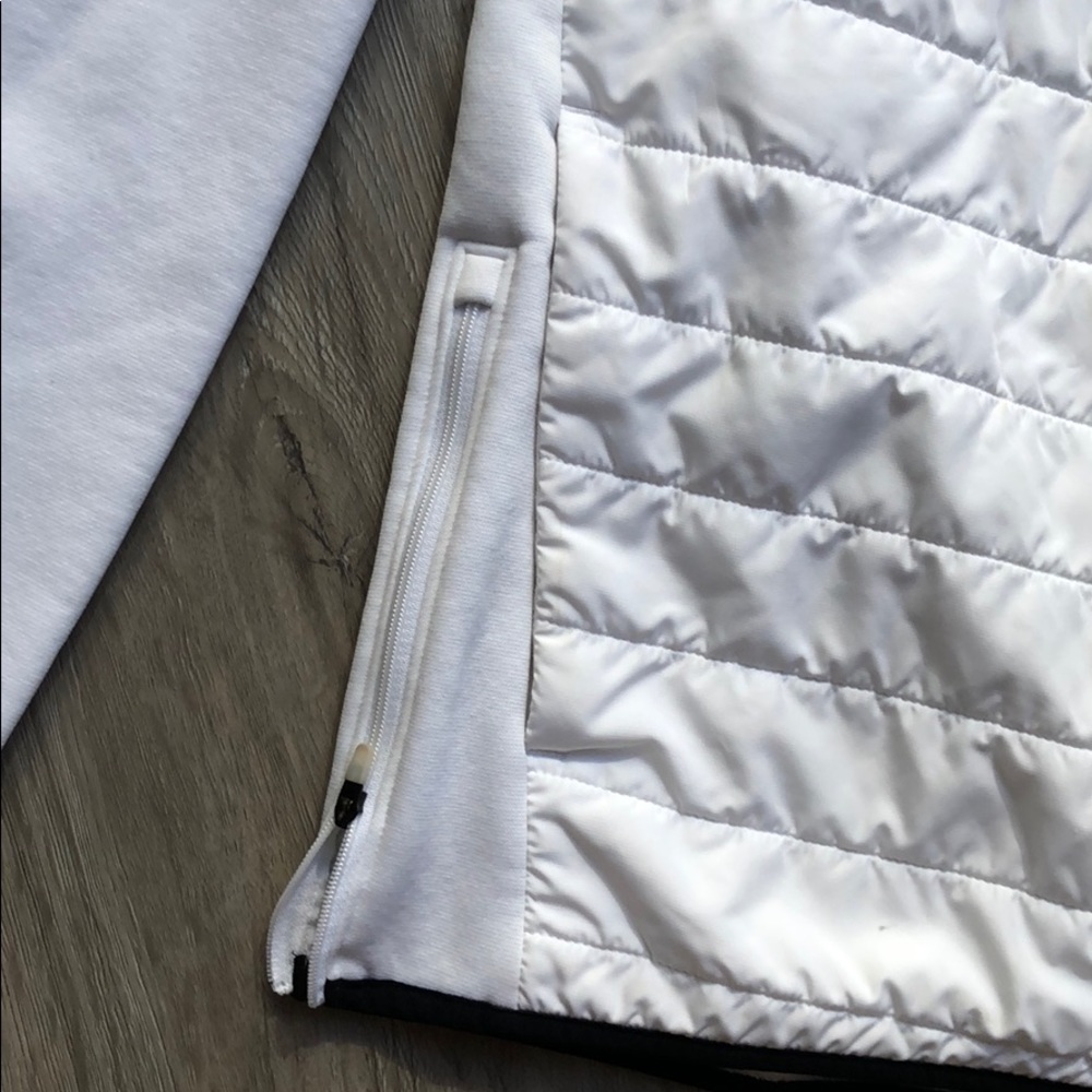 White underarmour top with hoodie - Picture 4 of 6